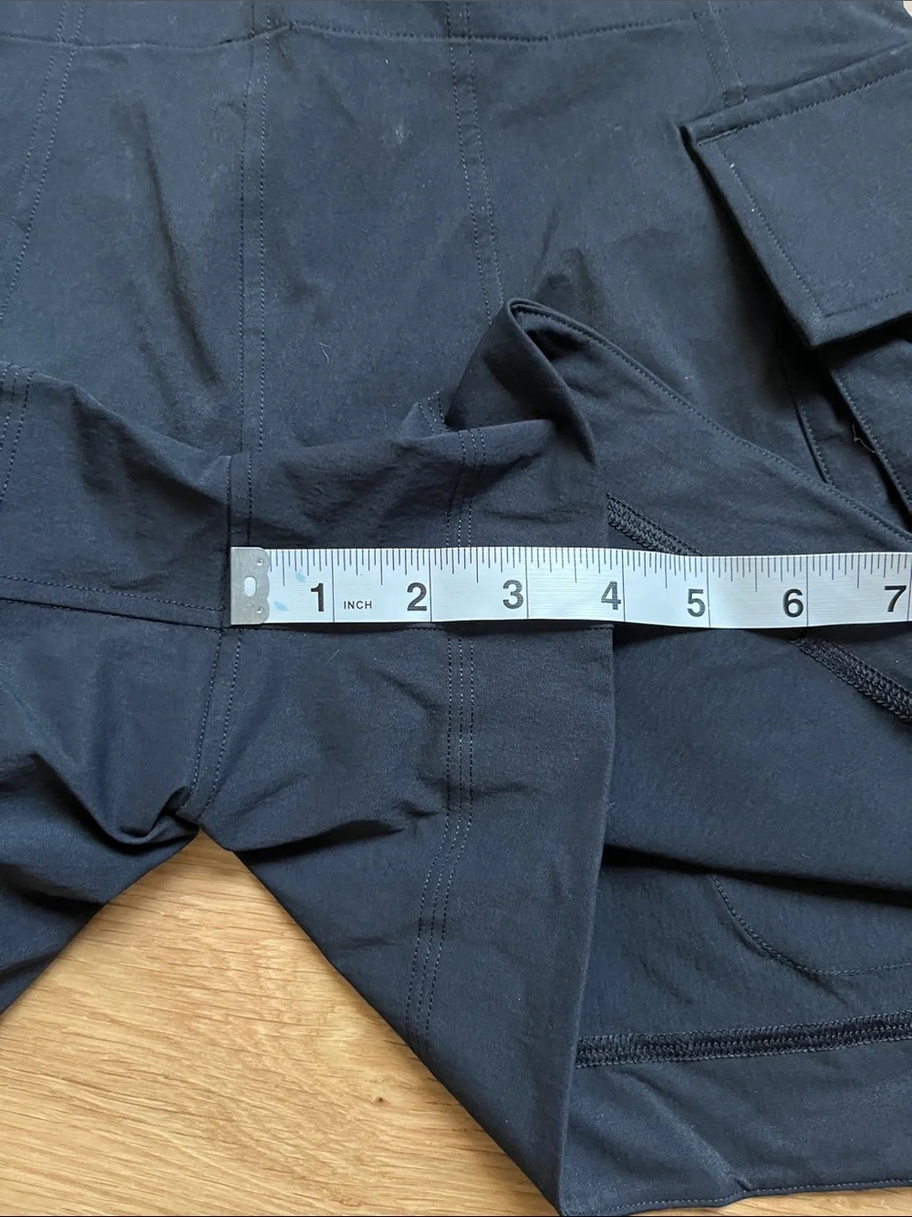 lululemon Women’s Relaxed Fit Super High Rise  Black  Cargo Shorts 4’ size 8